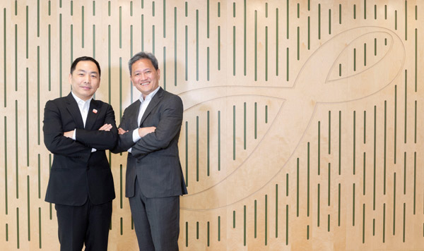 Mr Michael Fei, Chief Executive and Executive Director of PAOB (left) and Mr Sammy Kam, Acting Chief Executive Officer of Octopus (right)